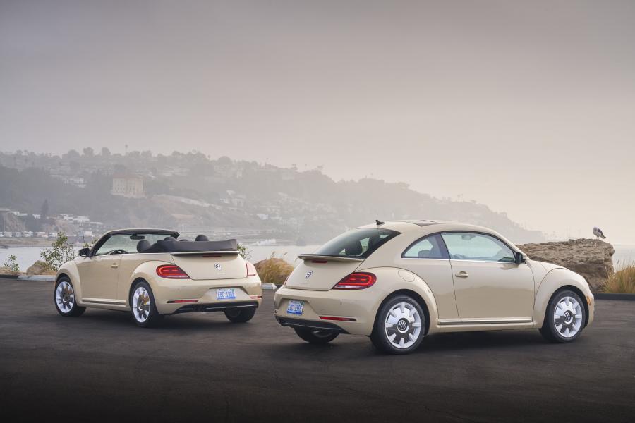  Volkswagen Beetle SEL Final Edition Convertible 2018 года  (NA) (фото 24 из 27)